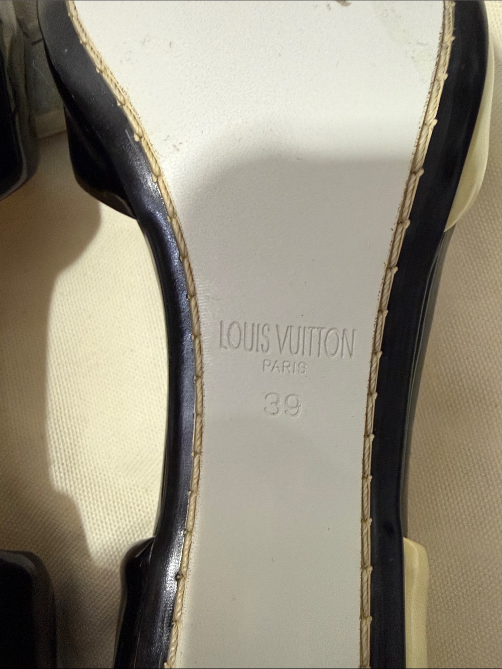 Louis Vuitton Two-Tone Pointed Toe Pumps in Black and White size 39 or 8.5 - Picture 11 of 13